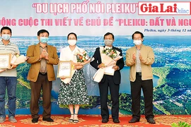 Trao giải cuộc thi viết chủ đề "Du lịch Phố núi Pleiku"