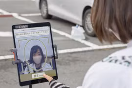 Kiểm tra chứng nhận tiêm vaccine bằng công nghệ nhận dạng khuôn mặt