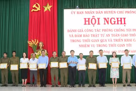Chư Prông: 14 cá nhân nhận Kỷ niệm chương "Vì an ninh Tổ quốc"
