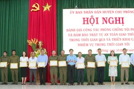 Chư Prông: 14 cá nhân nhận Kỷ niệm chương "Vì an ninh Tổ quốc"