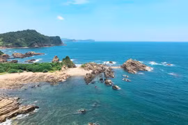 Từ ngày 1-9, du khách đến đảo Cô Tô không được mang chai nhựa, túi nilon