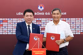 Tiếp tục gia hạn hợp đồng với Huấn luyện viên trưởng Mai Đức Chung