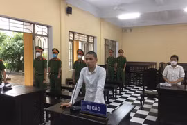 Nghe cha nói "không cho đất", nghịch tử chém cha suýt chết