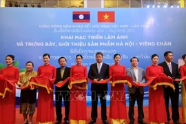 60 năm quan hệ Việt Nam-Lào: Khai mạc "Không gian triển lãm ảnh, trưng bày sản phẩm, hàng hóa Hà Nội-Viêng Chăn"