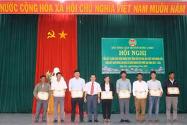 Kông Chro: Tặng giấy khen cho 88 cá nhân, tập thể xuất sắc trong phong trào sản xuất, kinh doanh giỏi