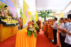 Tuyên truyền, vận động "Tăng ni, phật tử tham gia bảo đảm trật tự, an toàn giao thông"