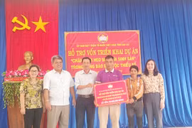 Gia Lai: Trao 50 triệu đồng hỗ trợ sinh kế cho hộ đồng bào dân tộc thiểu số