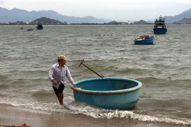 Vùng áp thấp di chuyển chậm và có khả năng mạnh thêm