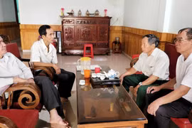 Pleiku: Thăm, tặng quà các gia đình nạn nhân bị nhiễm chất độc da cam/Dioxin