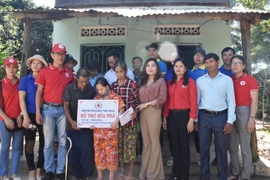 Đak Pơ: Trao quà, hỗ trợ sửa chữa nhà ở cho gia đình có hoàn cảnh khó khăn tại xã Tân An