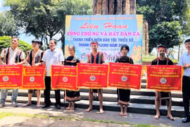 Pleiku: Liên hoan Cồng chiêng và hát dân ca thanh-thiếu niên dân tộc thiểu số