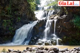 Thác Lơ Đok hoang sơ giữa non ngàn