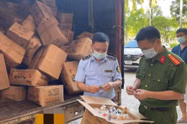 Thu giữ và tiêu hủy hàng chục ngàn bánh Trung thu không rõ nguồn gốc