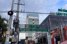 Cứu 5 người mắc kẹt trong đám cháy, 2 chiến sĩ PCCC bị hôn mê