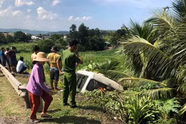 Xe khách 29 chỗ ngồi lao xuống ruộng khiến 9 hành khách bị thương