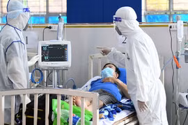 Dịch Covid-19 hôm nay: Số mắc giảm mạnh nhưng tăng bệnh nhân nặng và tử vong