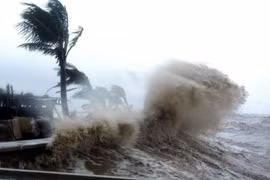 Chiều 22-8, bão Ma-on áp sát Biển Đông, giật cấp 10