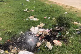 Nhức nhối tình trạng vứt rác thải dọc đường vào xã Ya Hội