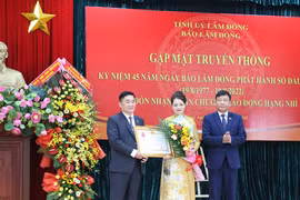 Báo Lâm Đồng đón nhận Huân chương Lao động hạng Nhì