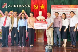 Agribank-Chi nhánh Đông Gia Lai trao 6 tỷ đồng tài trợ an sinh xã hội cho 6 huyện