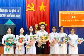 Chư Sê: 18 đoàn viên ưu tú là học sinh được kết nạp Đảng