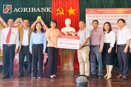 Agribank-Chi nhánh Đông Gia Lai trao 6 tỷ đồng tài trợ an sinh xã hội cho 6 huyện
