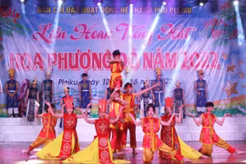 Liên hoan tiếng hát Hoa phượng đỏ sân chơi bổ ích dịp hè