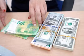 Chuyển tiền ra nước ngoài có dễ?