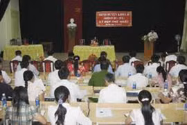 Thông qua hay quyết định?