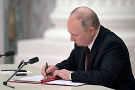 Tổng thống Putin ra lệnh đưa binh sĩ sang đông Ukraine