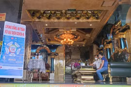 Kinh doanh dịch vụ karaoke ế ẩm