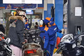 Giá xăng dầu tăng rất mạnh, thiết lập kỷ lục mới