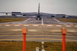 Khủng hoảng Ukraina: Mỹ tăng viện B-52, F-16 tới gần Nga