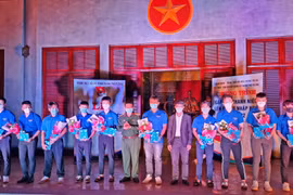 Pleiku gặp mặt và trao thẻ đoàn viên cho thanh niên lên đường nhập ngũ năm 2022