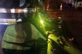 TT-Huế: Xe giường nằm và xe máy đối đầu, 2 thanh niên tử vong thương tâm