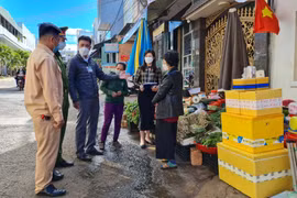 Phường Phù Đổng ra quân ổn định trật tự đô thị