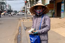 Rong ruổi vé số ngày Tết