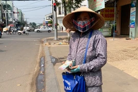 Rong ruổi vé số ngày Tết