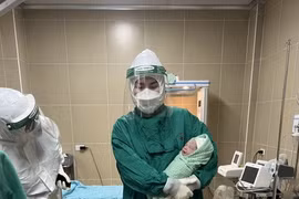 Sáng 5/2: Hơn 2,1 triệu ca COVID-19 khỏi bệnh; 5.108 trẻ chào đời trong 5 ngày Tết