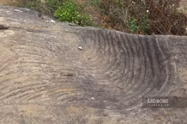 Kì bí "bản thiết kế" ruộng bậc thang trên đá cổ ở Mù Cang Chải