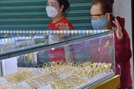 Giá vàng hôm nay 9-2: Thế giới tăng tiếp, trong nước biến động mạnh