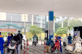 Giá xăng đang "cõng" thuế, phí như thế nào?