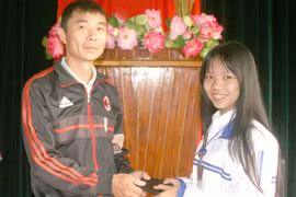 Nữ sinh Phạm Thị Bích Hòa: Nhặt được của rơi trả lại người mất