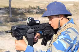 Quá bất ngờ khẩu súng số 1 của Đặc công Việt Nam