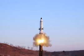 Tên lửa Triều Tiên tiếp cận gần Nhật Bản hơn so với trước đây