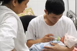 Nhiều lao động nam "quên" hưởng chế độ thai sản khi vợ sinh con