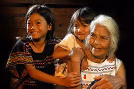 Đôi mắt sơn nguyên