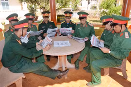 Những đảng viên, cử nhân tình nguyện nhập ngũ