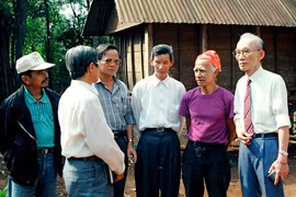 Phan Bá: Từ chủ bút đến bộ trưởng