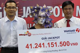 Nữ khách hàng nhận giải độc đắc hơn 41 tỷ đồng ngày 8-3